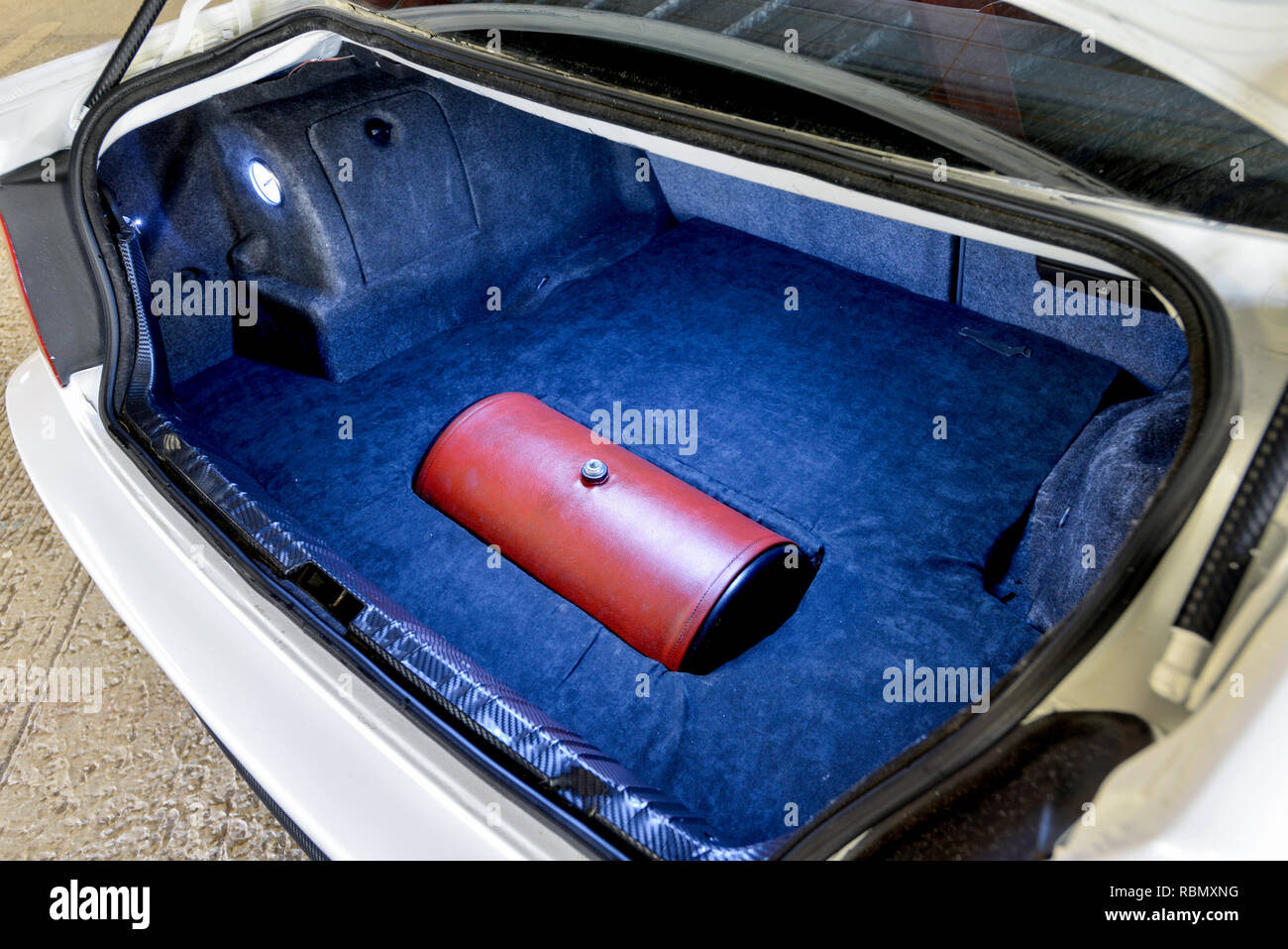 Stanced BMW E46 3 series lowered on air bag suspension and modified