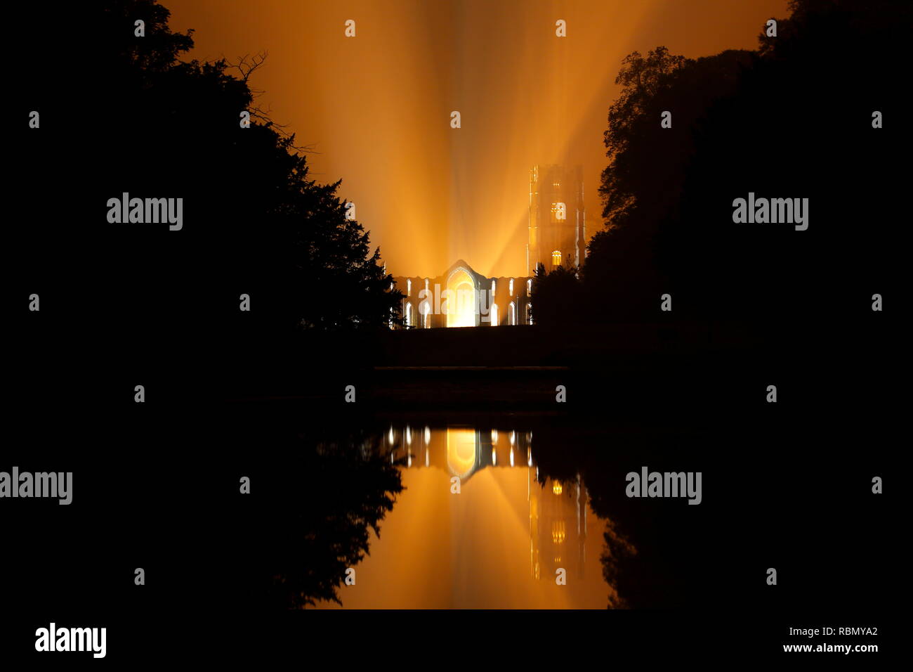 Flood lit fountains abbey hires stock photography and images Alamy