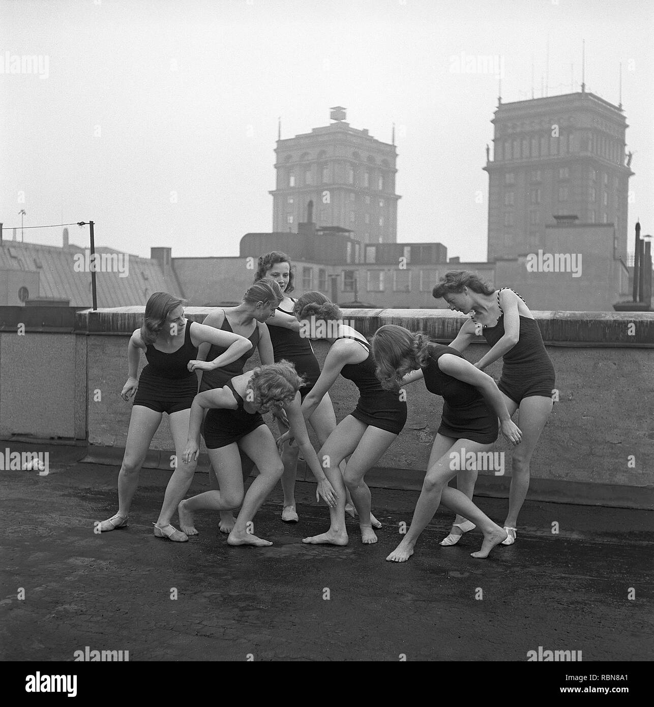 Gymnasts in the 1940s. A group of women gymnasts are training together on a top of a building.  Sweden  Photo Kristoffersson Ref O7-1-6. Sweden 1945 Stock Photo
