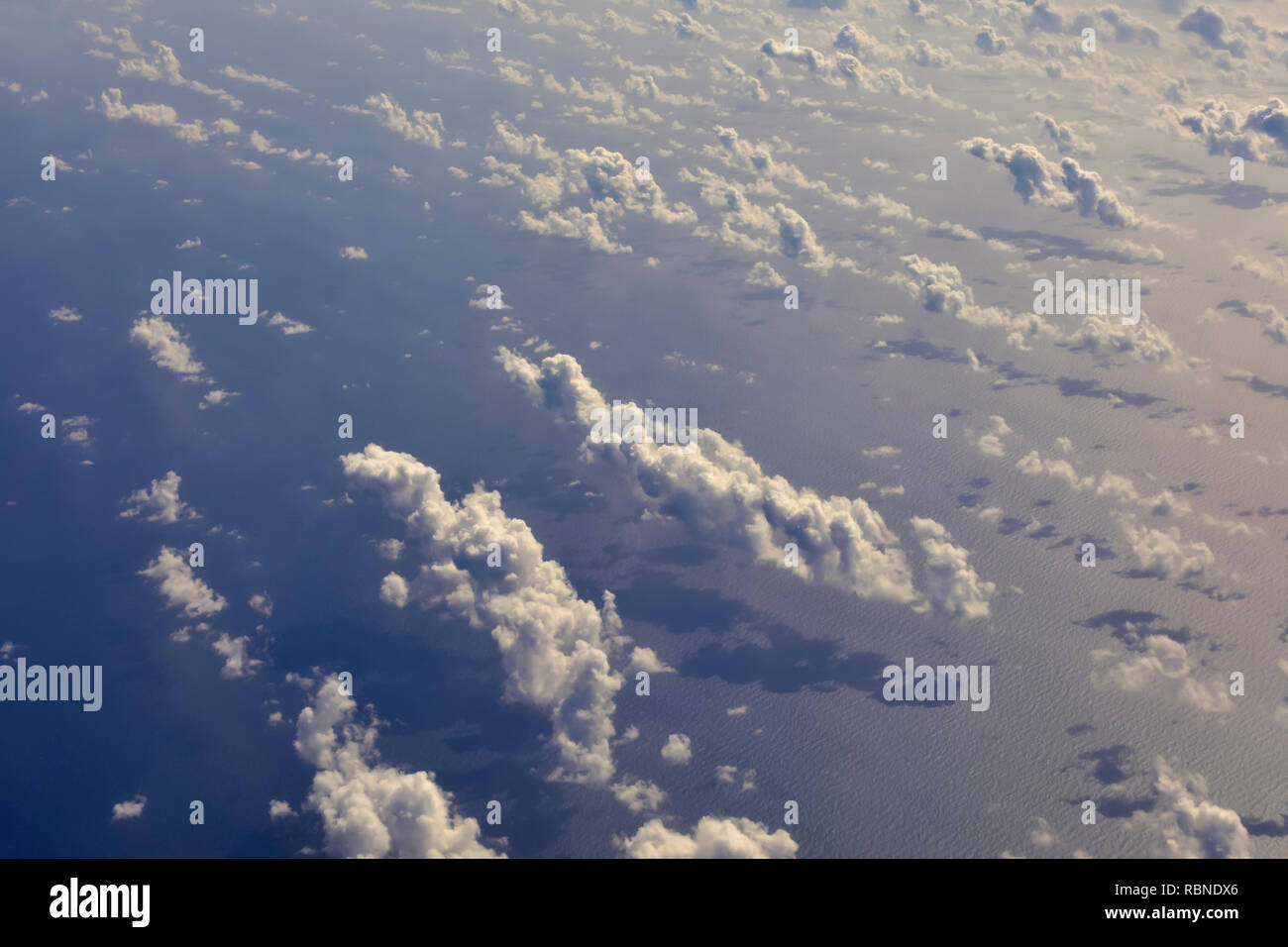 Airplane arriving hi-res stock photography and images - Alamy