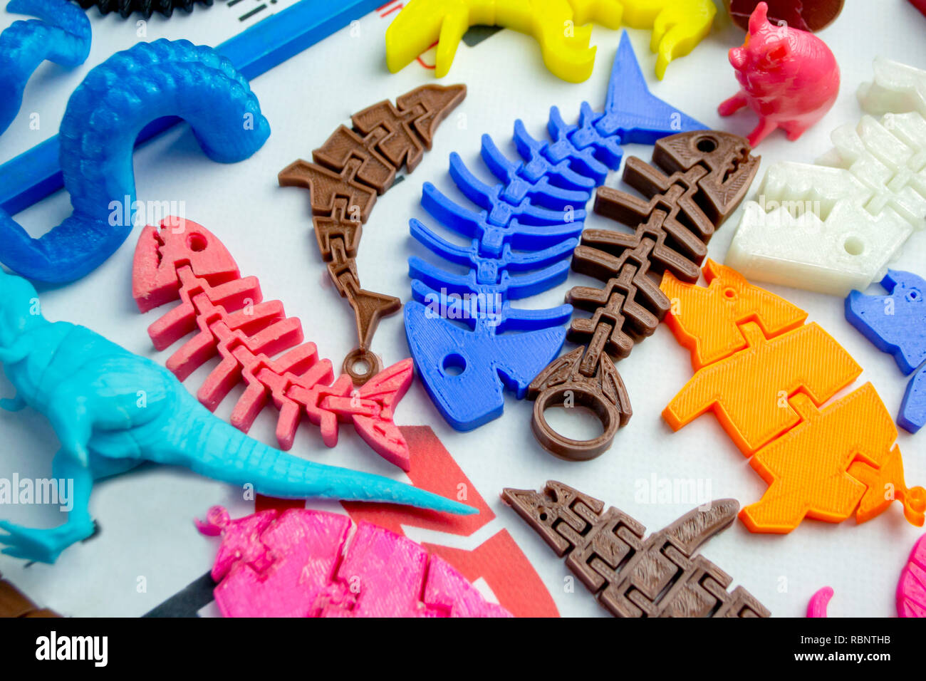 Models printed by 3d printer. Bright colorful objects printed on a 3d  printer on a table close-up. Fused deposition modeling, FDM. Concept modern  progressive additive technology for 3d printing Stock Photo -