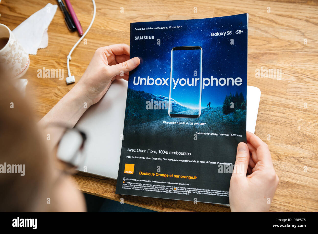 Samsung galaxy s8 newspaper design hi-res stock photography and images -  Alamy