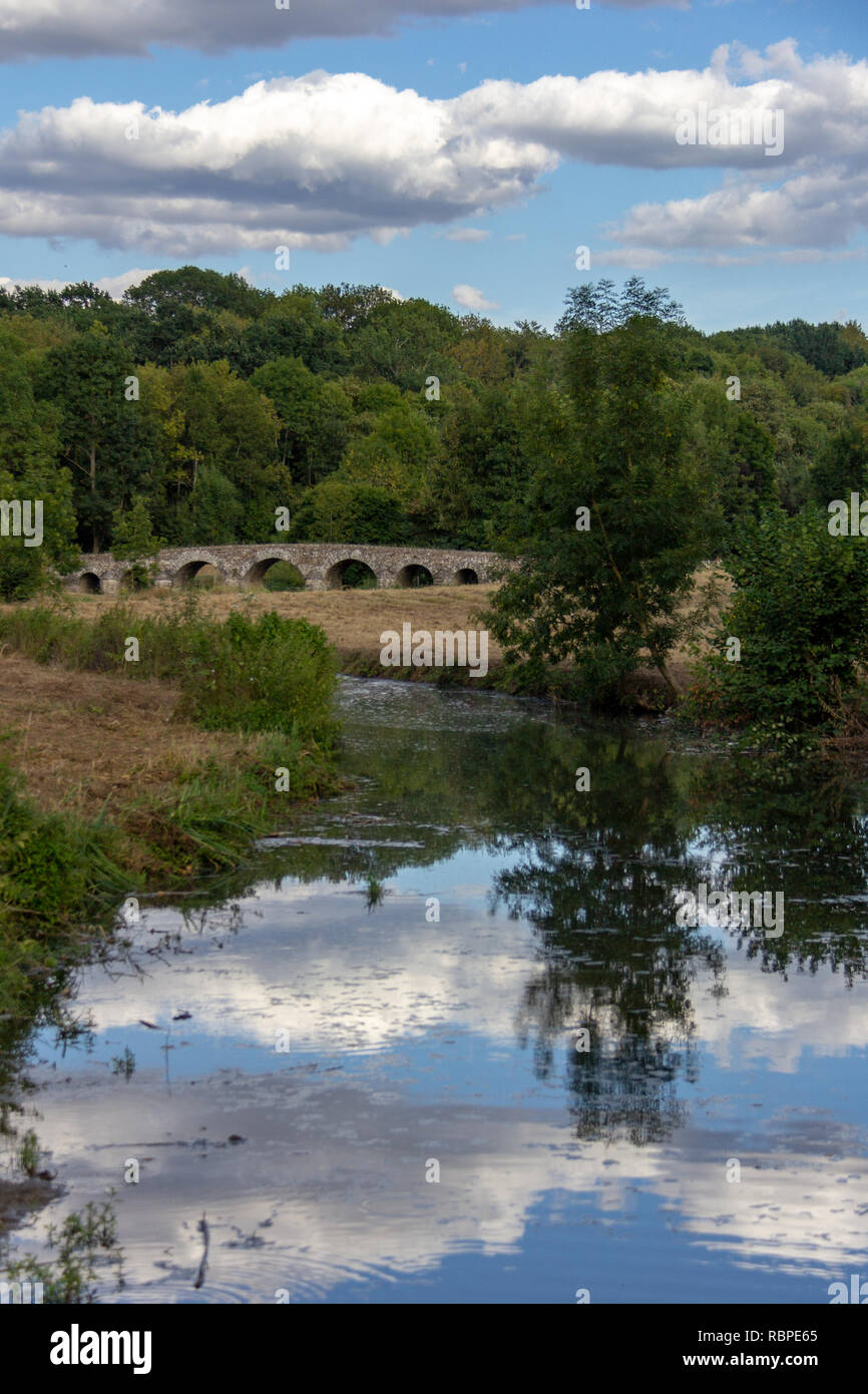 Old stone arch bridge hi-res stock photography and images - Alamy
