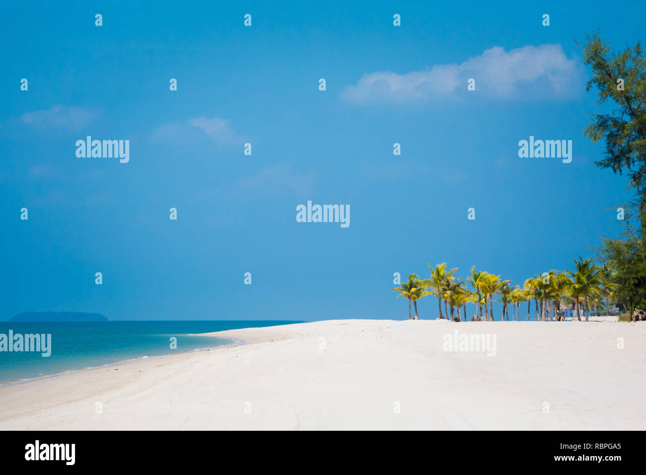 Tanjung Ruh Sunny Tanjung Rhu beach on tropical Langkawi island in Malaysia ...