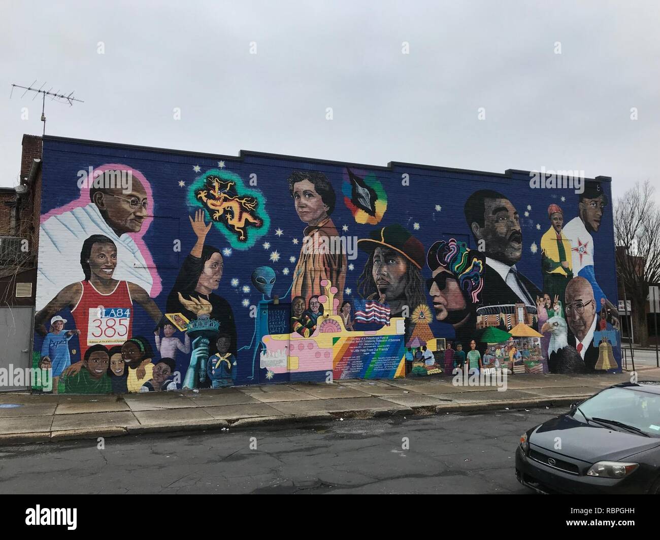 ‘A Little Help From Our Friends‘ (1966; Robert Hieronimus, muralist), Venable Avenue and Greenmount Avenue (southeast corner), Baltimore, MD 21218 (38847956870). Stock Photo