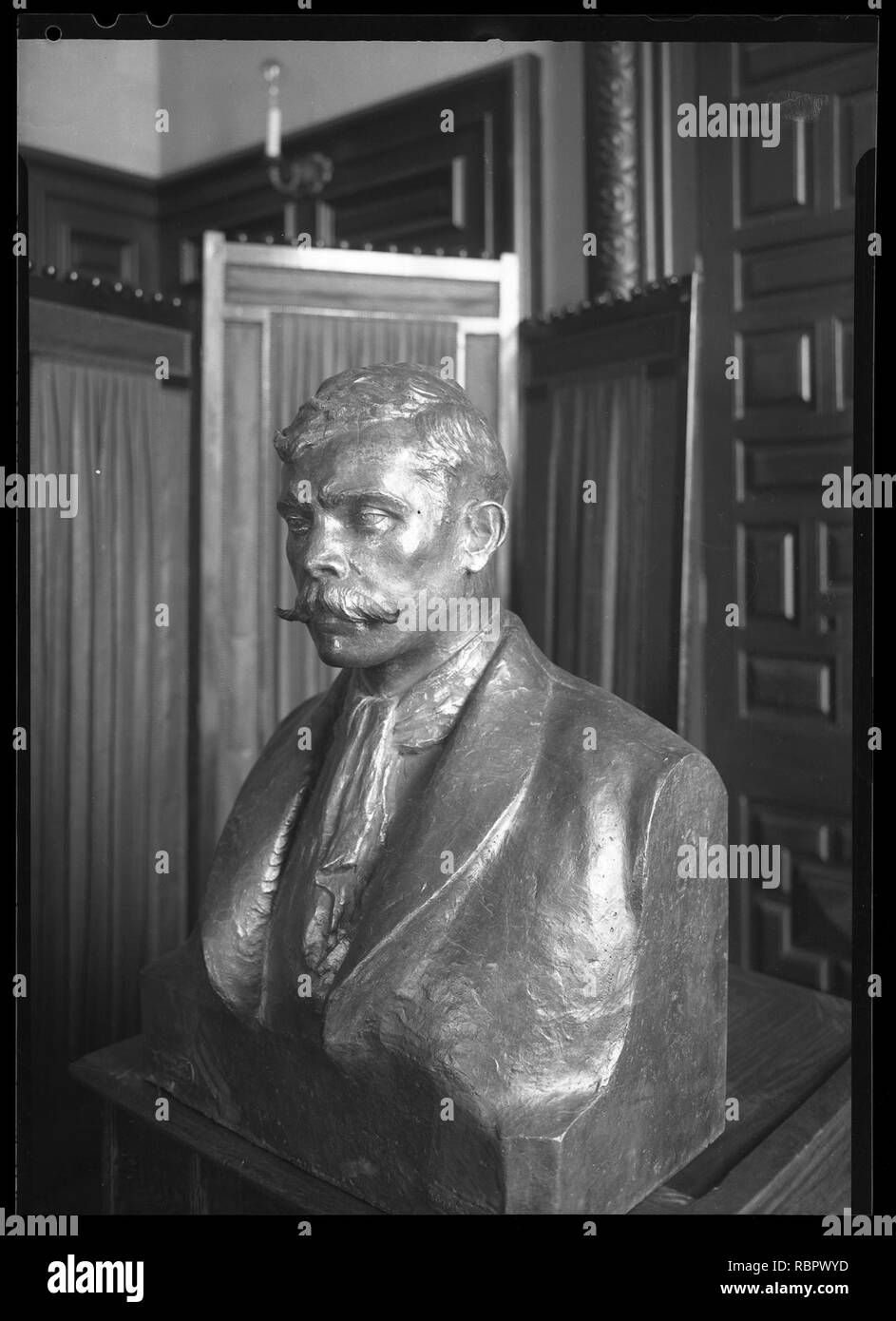 Busto de bronce hi-res stock photography and images - Alamy