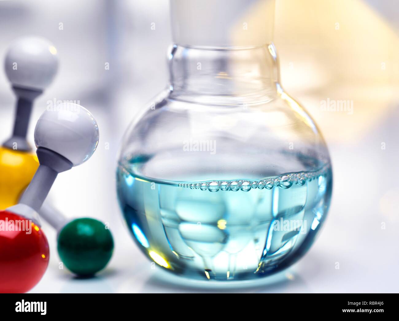 Chemistry beaker hi-res stock photography and images - Alamy