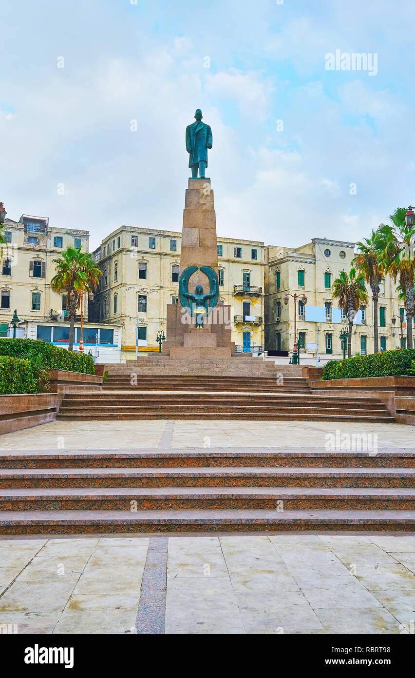 Ensemble of Saad Zaghloul Square, located adjacent to the Corniche Avenue and decorated with bronze monument and lush palm garden, Alexandria, Egypt. Stock Photo