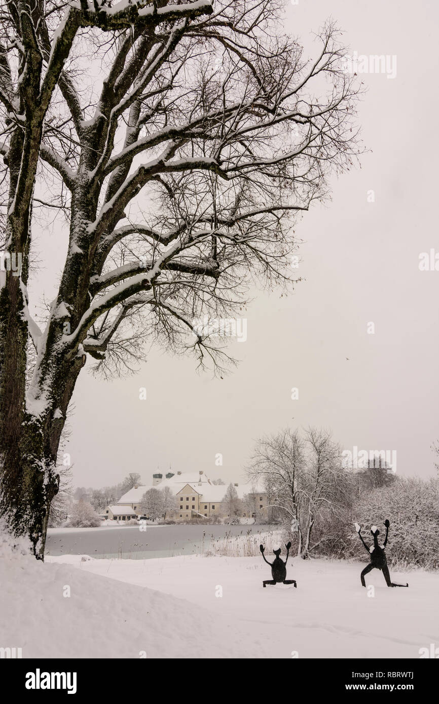 Seeon-Seebruck: Seeon Abbey, lake Klostersee, church Sankt Lambert, snow, artwork in Oberbayern, Chiemsee Alpenland, Upper Bavaria, Bayern, Bavaria, G Stock Photo