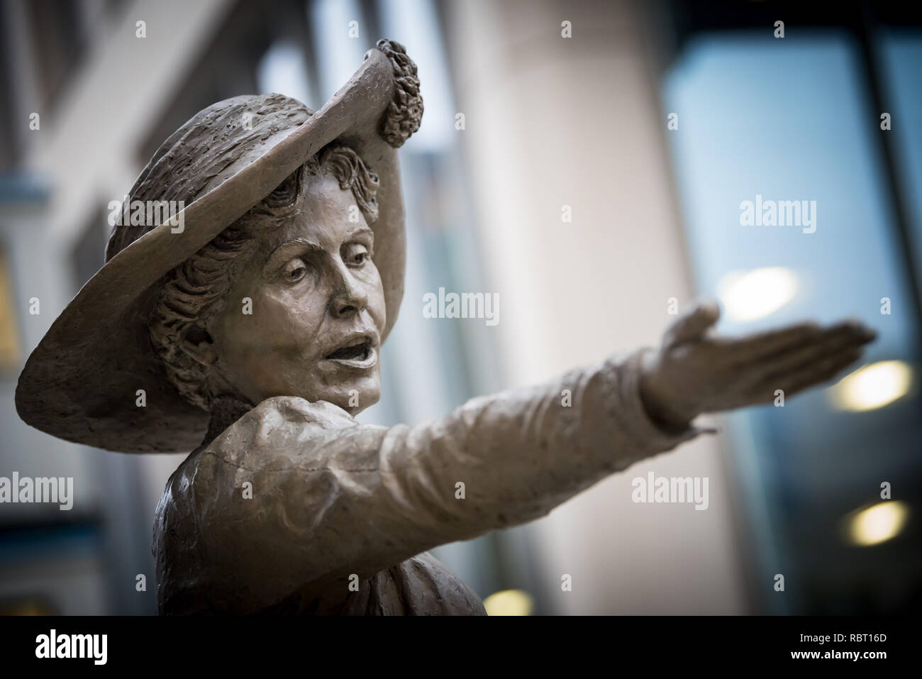Emmeline pankhurst sculpture hi-res stock photography and images - Alamy