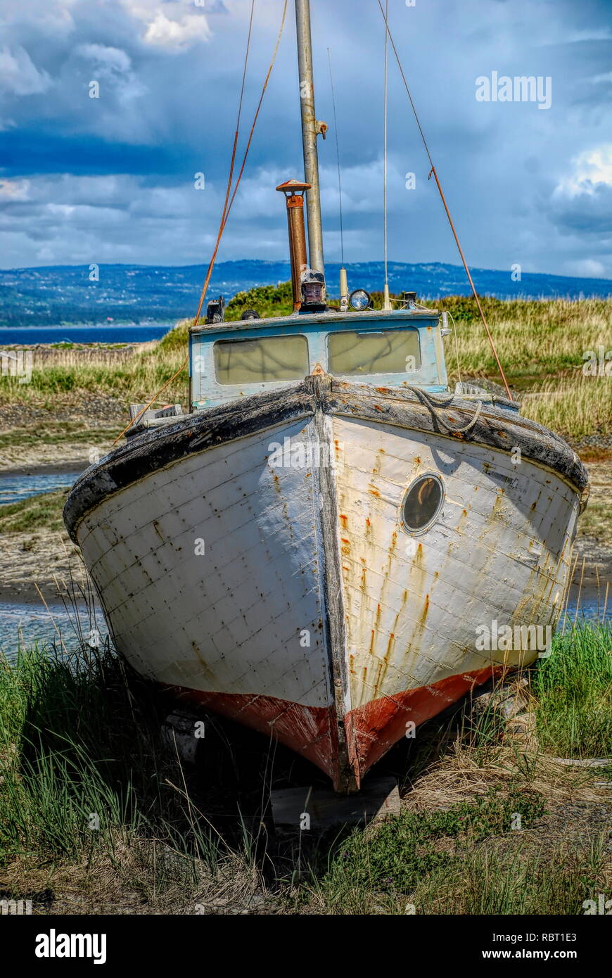 Wooden ship wreck aground hi-res stock photography and images - Alamy