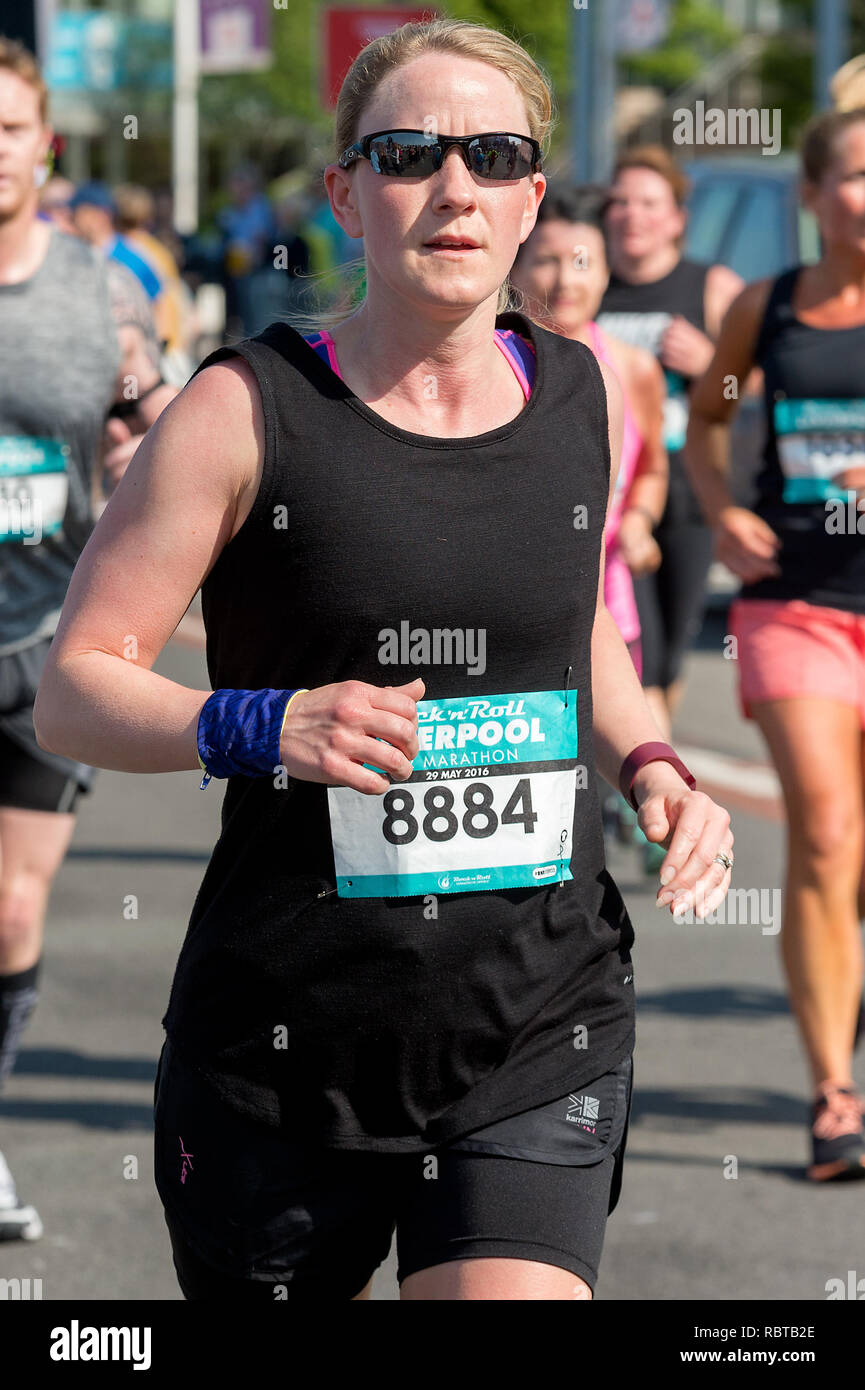 Competitor In The Rock 'n' Roll Marathon Series In Liverpool Stock Photo