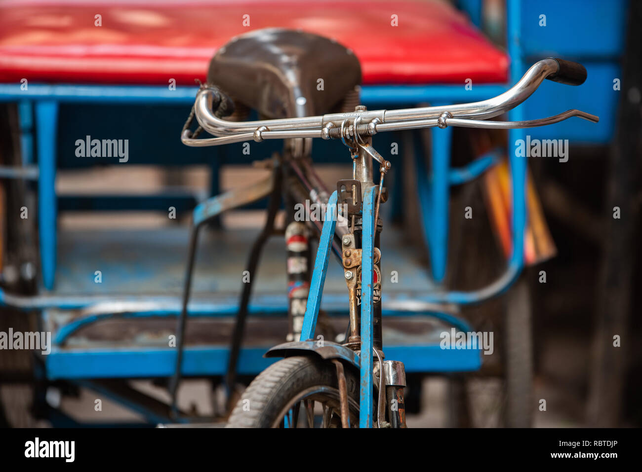 Cycle rickshaw as viewed from the front with a handle bar and seat visible. Taken in Chandni Chowk, Delhi Stock Photo