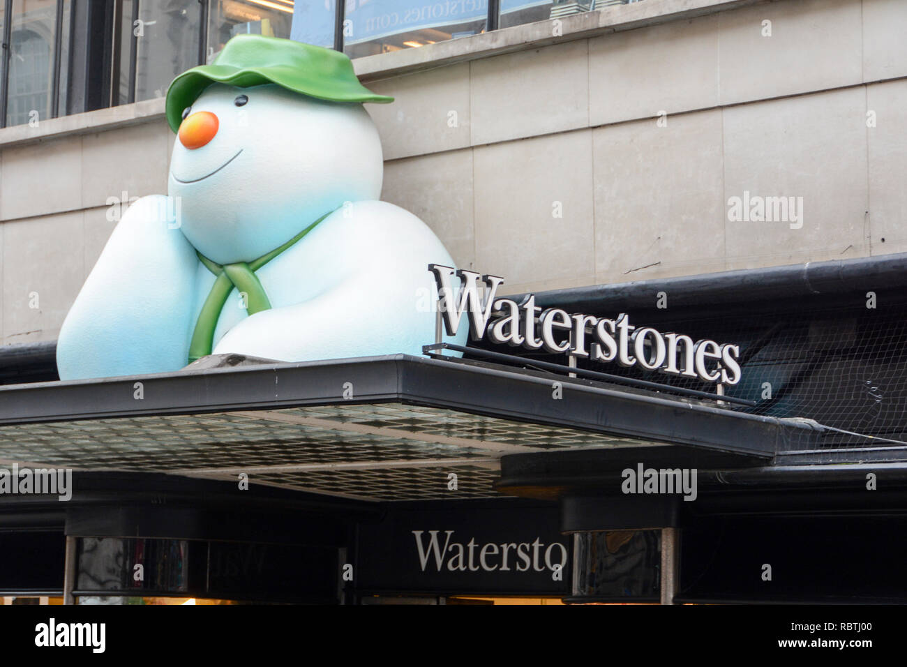 Raymond Briggs' Snowman outside Waterstones flagship store on Piccadilly, London, UK Stock Photo