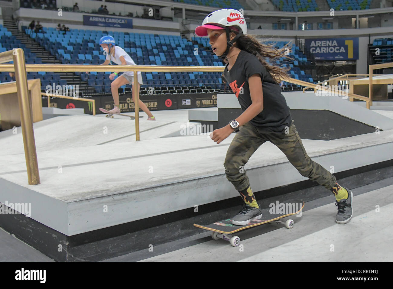 RJ - Rio de Janeiro - 11/01/2019 - SLS World Championship of World Skate in  Rio de Janeiro - Competitor performs maneuver during the training for  semifinalists women of the Brazilian stage
