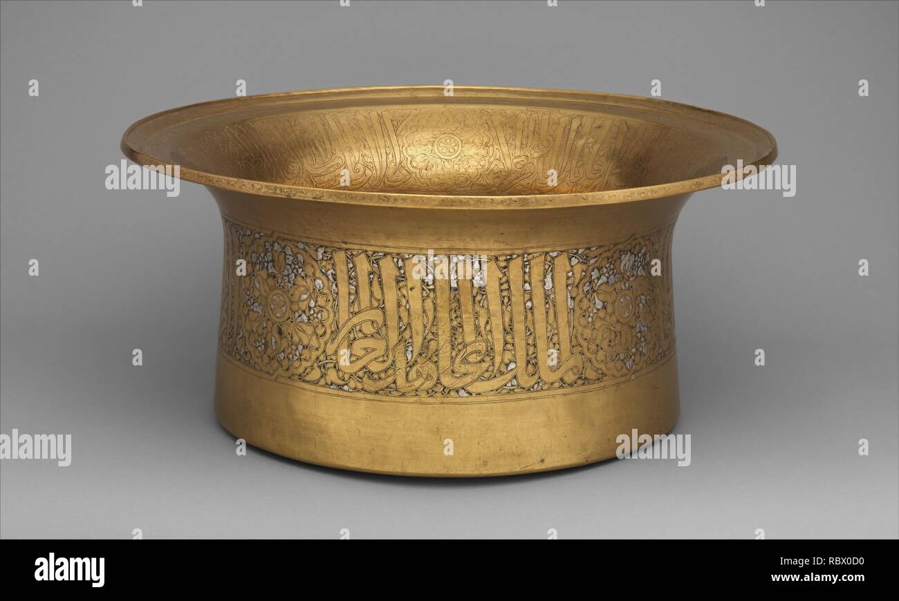 444589 Ablutions Basin of Yemeni Sultan alMujahid Sayf alDin 'Ali
