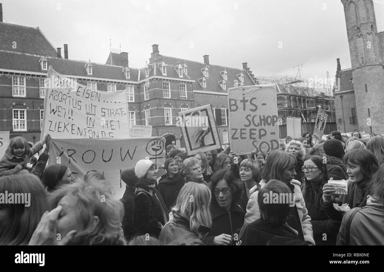 Abortus-demonstratie op Binnenhof, Bestanddeelnr 927-5500. Stock Photo