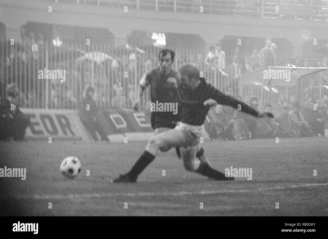 AC Milan v Feyenoord 1-0 Europa Cup I . Locker room, 12 november 1969,  sports, soccer, The Netherlands, 20th century press agency photo, news to  remember, documentary, historic photography 1945-1990, visual stories,