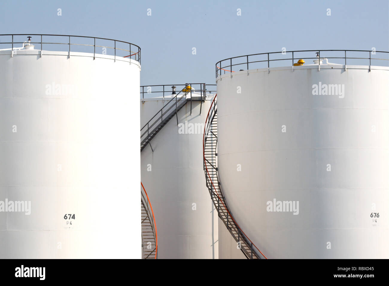 Round stainless steel railing hi-res stock photography and images - Alamy