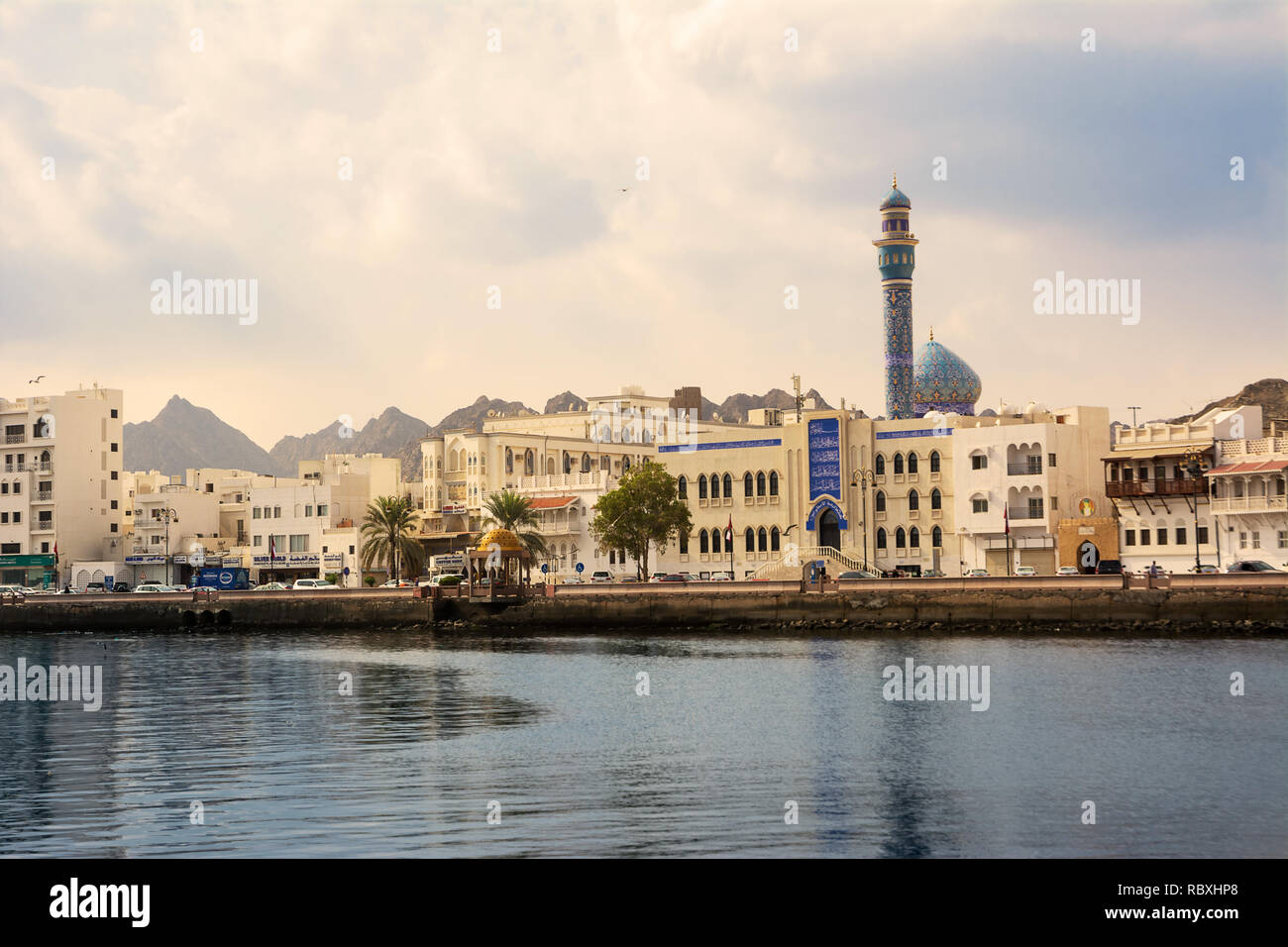 Muscat, Oman - November 1, 2018: Masjid al-Rasool Mosque on the seafront of the Corniche of Mutrah in Muscat (Oman) at sunset with nobody Stock Photo