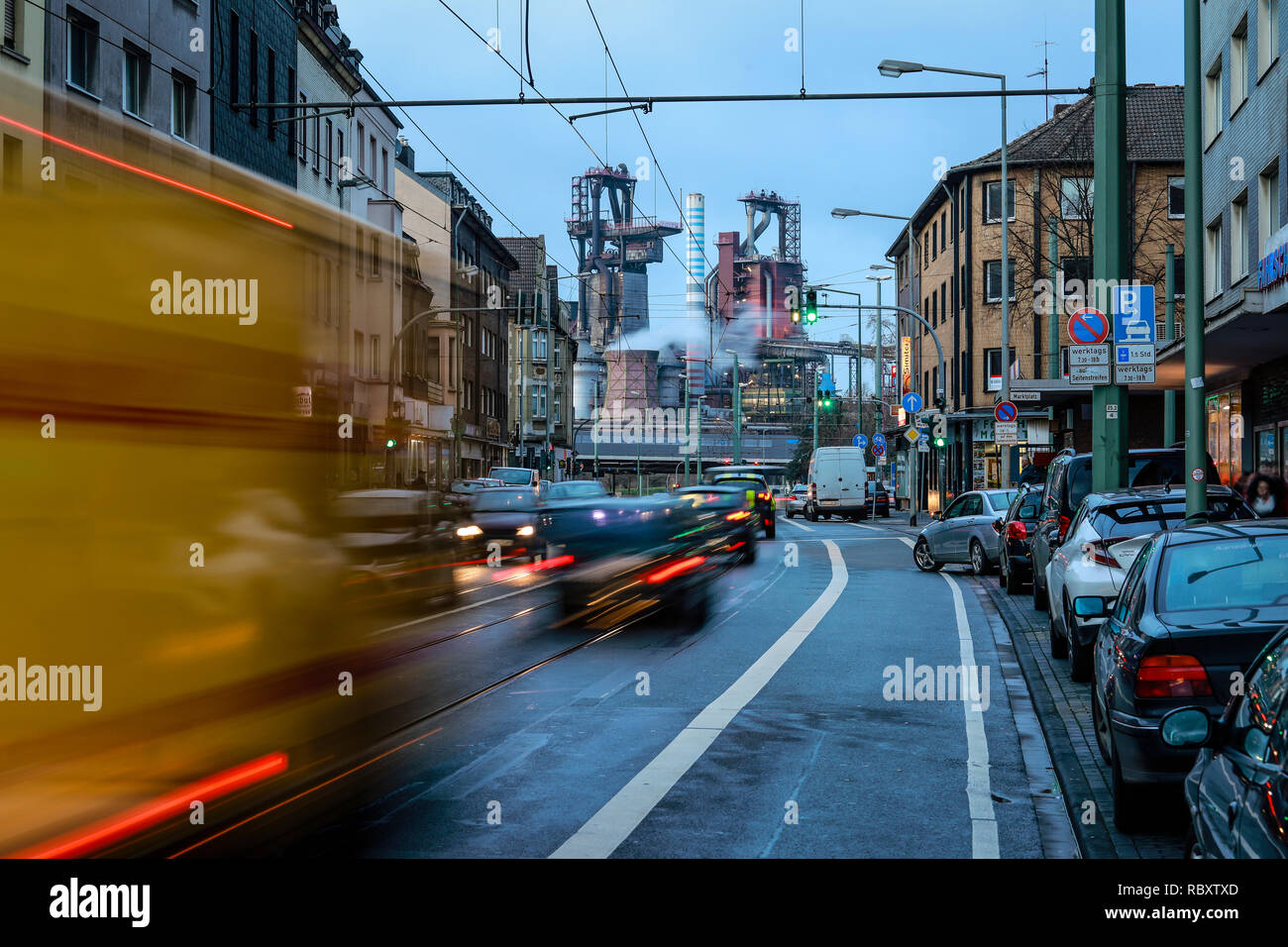 ThyssenKrupp steel mill, city view in Duisburg-Bruckhausen, Duisburg, Ruhr area, North Rhine-Westphalia, Germany, Europe, ThyssenKrupp Stahlwerk, Stad Stock Photo