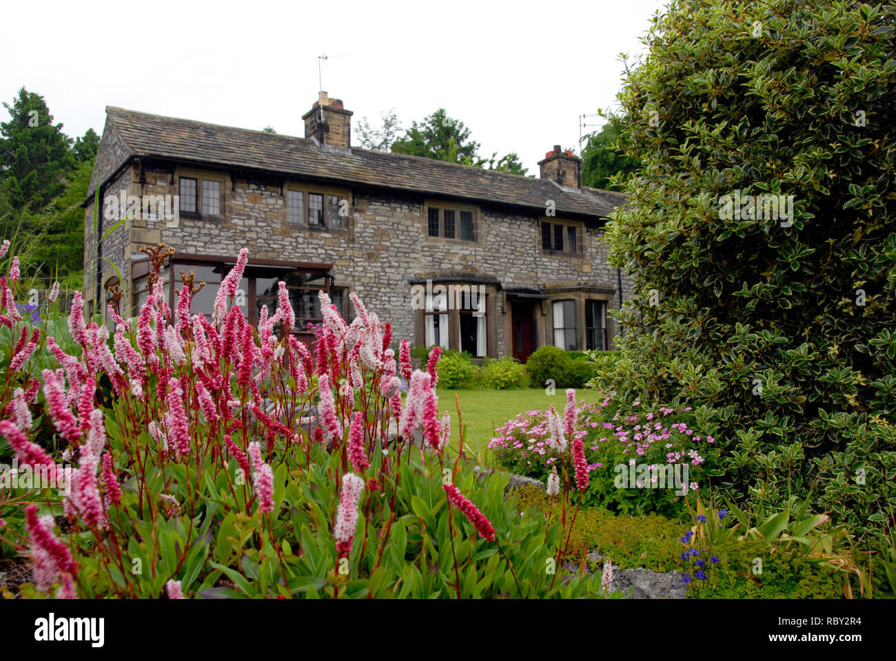 Attractive terrace of houses, Youlgreave, Derbyshire Stock Photo Alamy