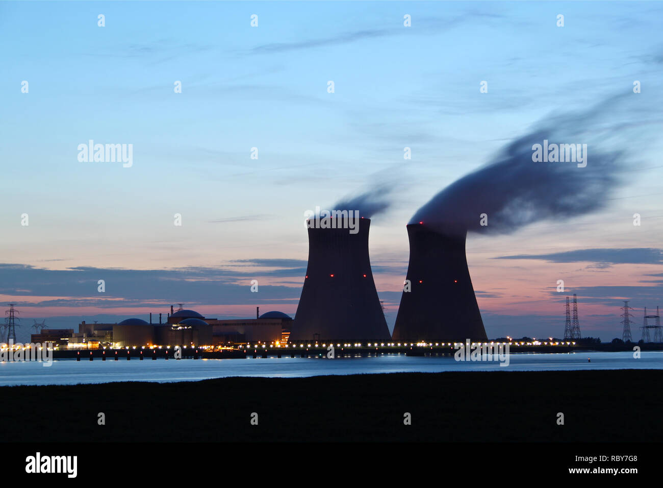 Nuclear reactor containment building hi-res stock photography and ...