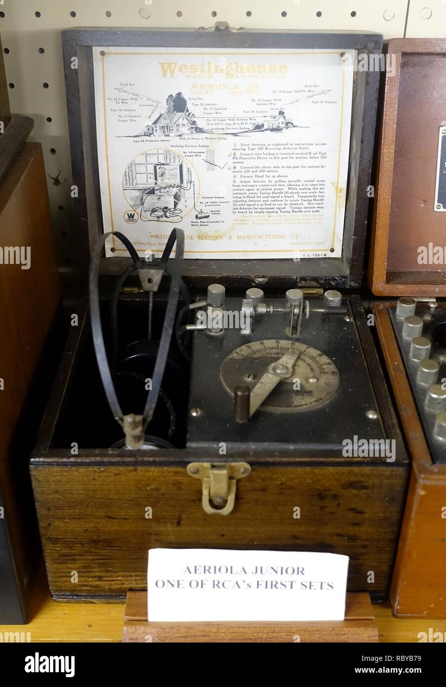 Aeriola Junior receiver, Westinghouse and Radio Corporation of 