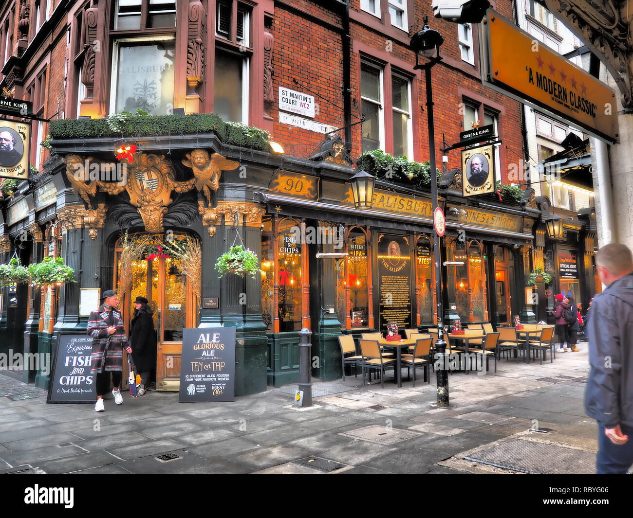 Outside view of The Salisbury Pub - Covent Garden - London - United Kingdom Stock Photo