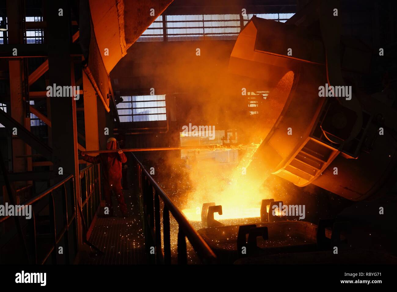 Molten silicon hi-res stock photography and images - Alamy