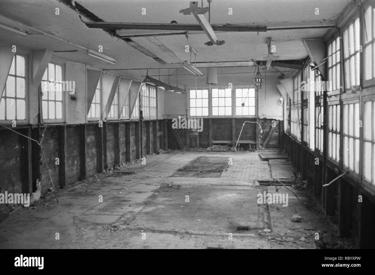 Afbraak Noord Zuidhollands koffiehuis bij Centraal Station te Amsterdam