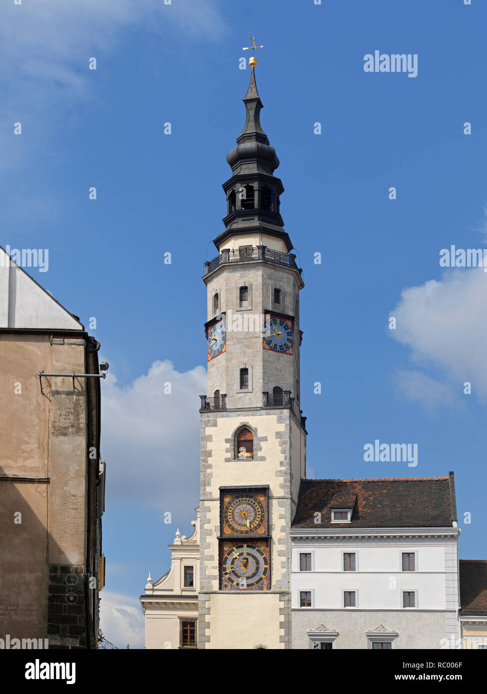 alte Rathaus mit Rathausturm und Turmuhren, Untermarkt, Görlitz ...