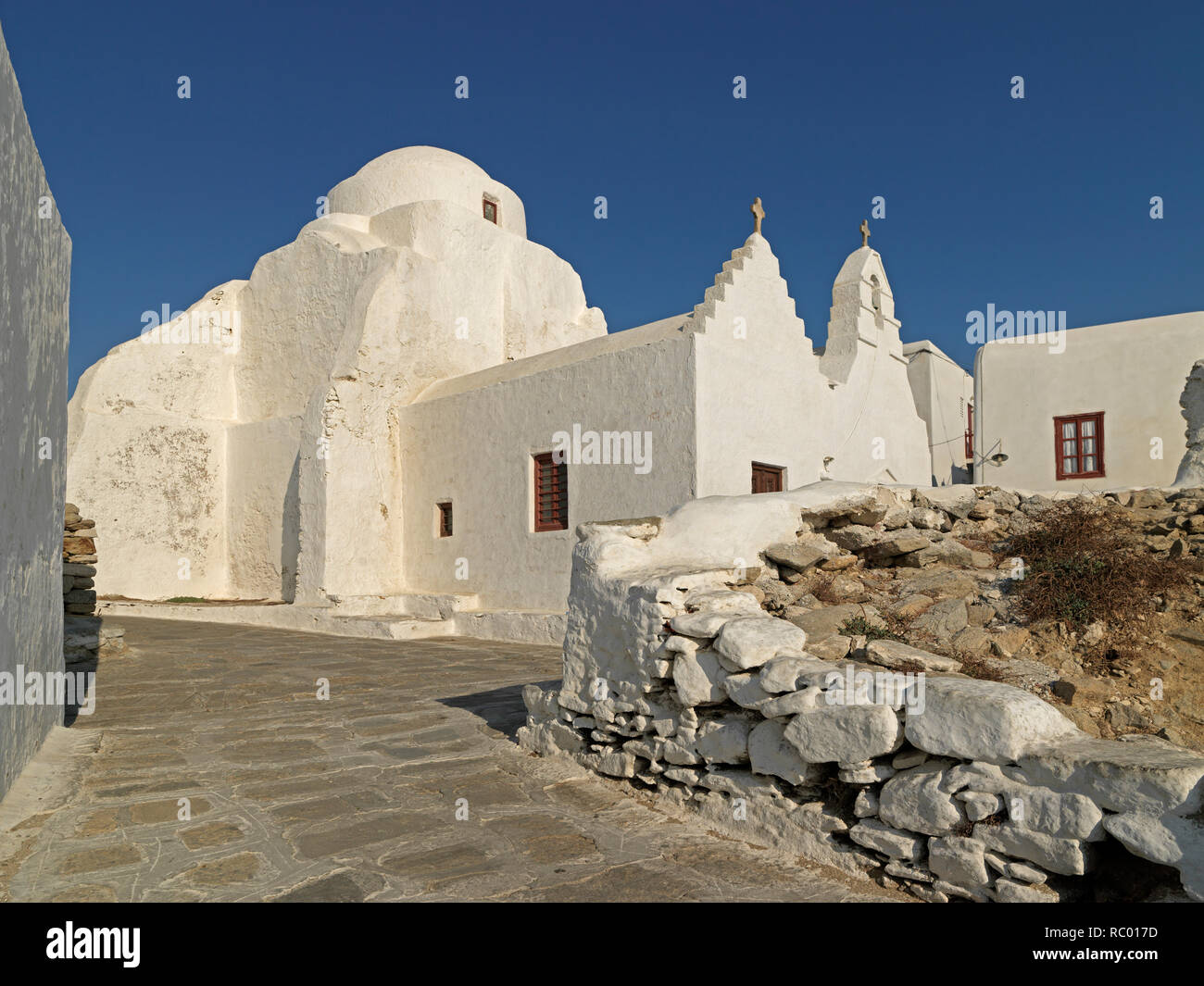 Panagia-Paraportiani Kirche in der Chora, Mykonos, Insel der Kykladen im Ägäischen Meer, Griechenland, Europa | The church of Panagia (Virgin Mary) Pa Stock Photo