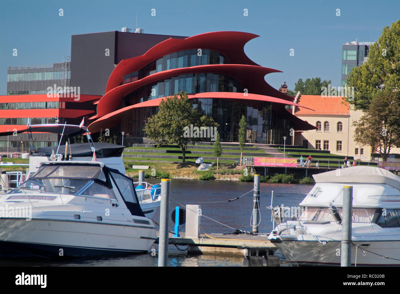 Hans-Otto-Theater am Ufer dees Tiefen Sees, Havel, VG Yachthafen, Architekt, Gottfried Böhm, 2006, Potsdam, Brandenburg, Deutschland, Europa |  Hans-O Stock Photo