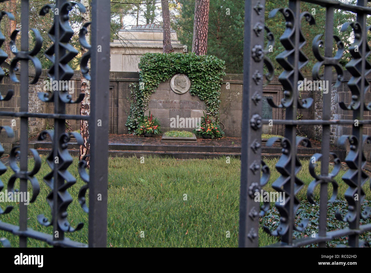 Südwest Kirchhof Stahnsdorf, Grabstätte der Familie von Siemens, Werner von Siemens, Industrieller, Berlin, Deutschland, Europa | Southwest Churchyard Stock Photo