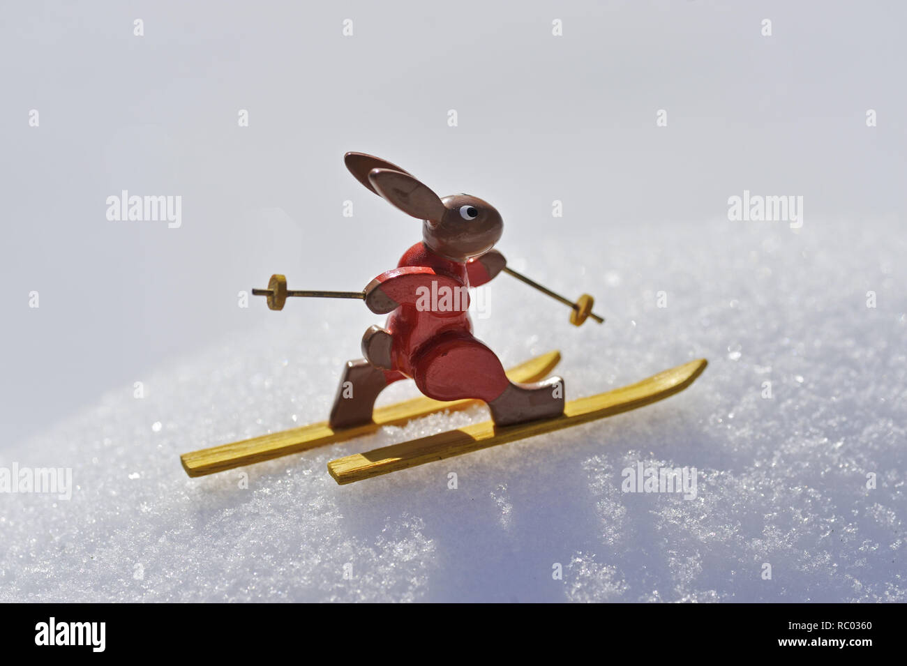 Osterhase auf Skiern | Easterhaze on ski Stock Photo