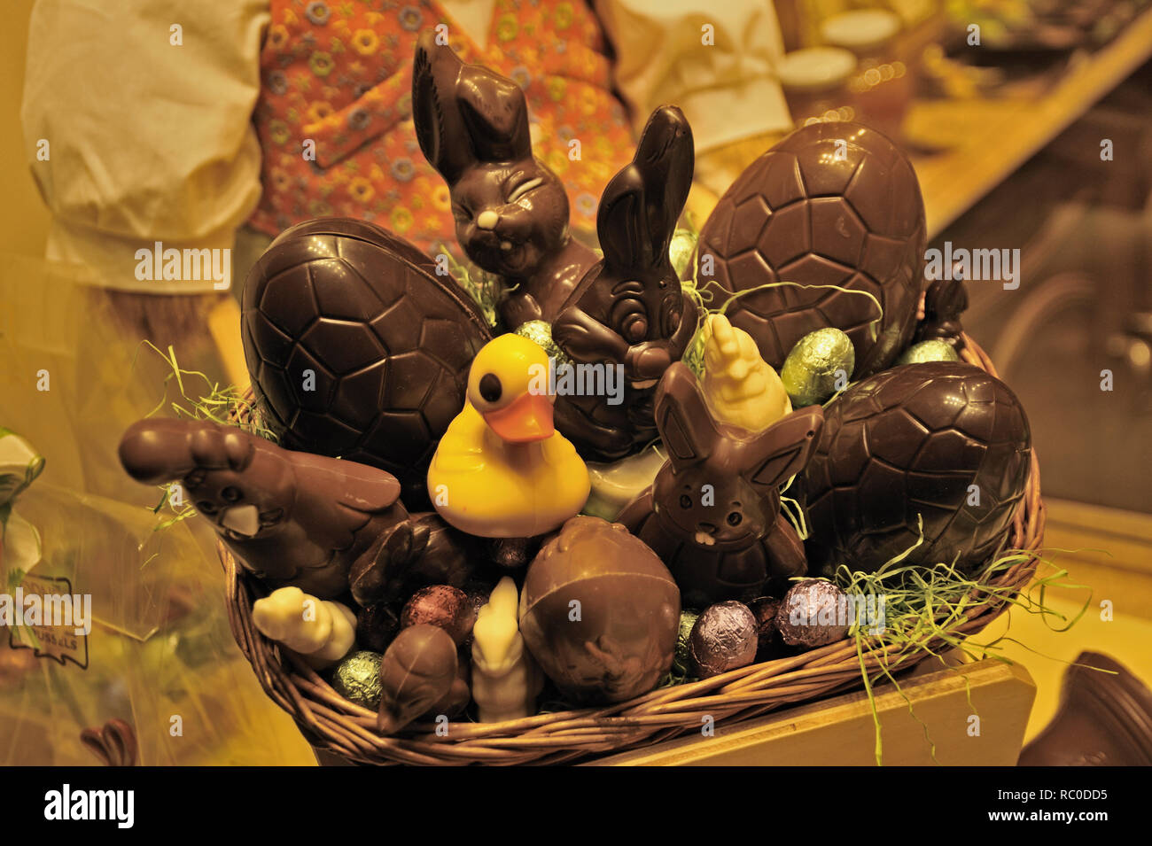 Belgische Schokopralinen zu Ostern, Brüssel,  Belgien, Europa  | Belgium chocolates for Easter time,  Brussels, Belgium, Europe Stock Photo