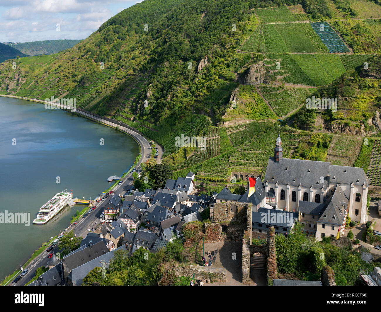 Blick von der Klosteruine Metternich auf den Ort Beilstein an der Mosel ...