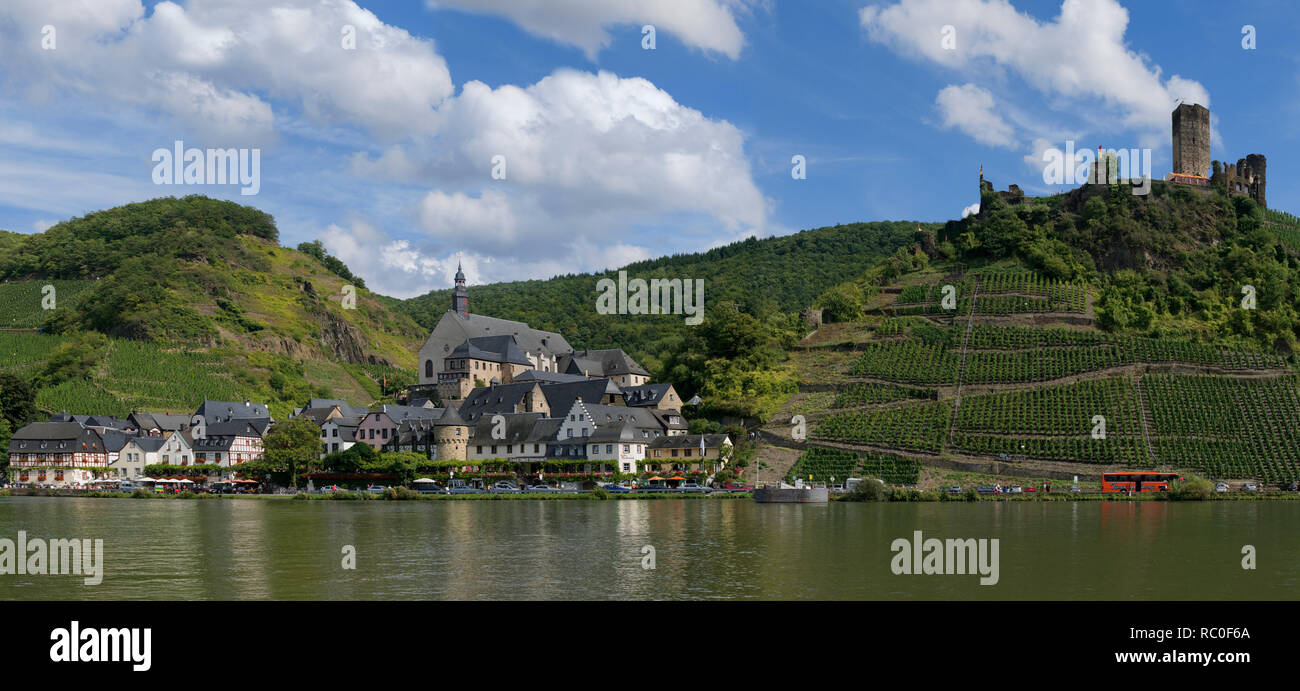 Beilstein an der Mosel mit Burg Metternich Stock Photo