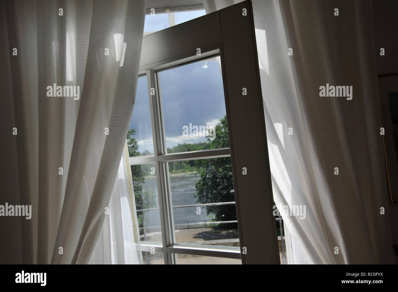 Schloss Storkau, Zimmer mit Elbblick, Storkau, Elbe, Altmark, Landkreis Stendal, Sachsen-Anhalt, Deutschland, Europa | Storkau palace, room with view  Stock Photo