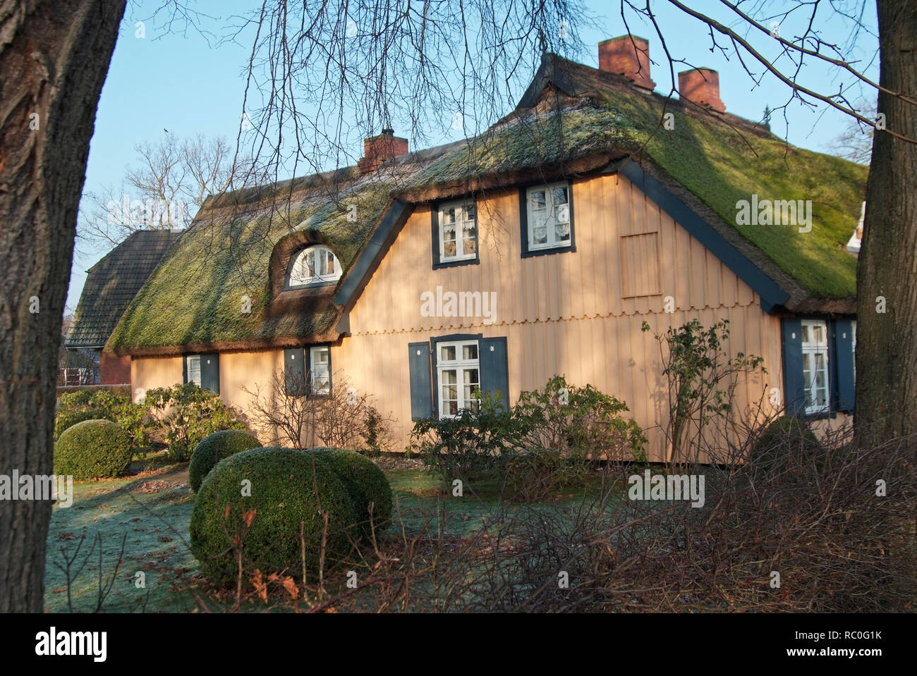 Kapitänshaus, Born, Darss, Fischland-Darss-Zingst, Mecklenburg-Vorpommern, Deutschland, Europa | old captain's house, Born, Darss, Fischland-Darss-Zin Stock Photo