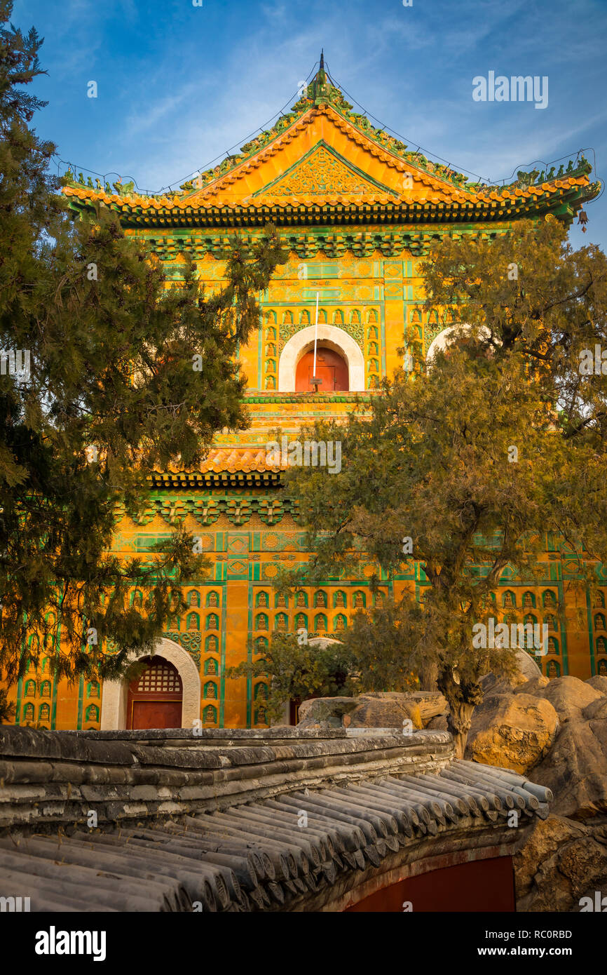 The Summer Palace (Chinese: 頤和園), is a vast ensemble of lakes, gardens and palaces in Beijing. It was an imperial garden in the Qing Dynasty. Mainly d Stock Photo