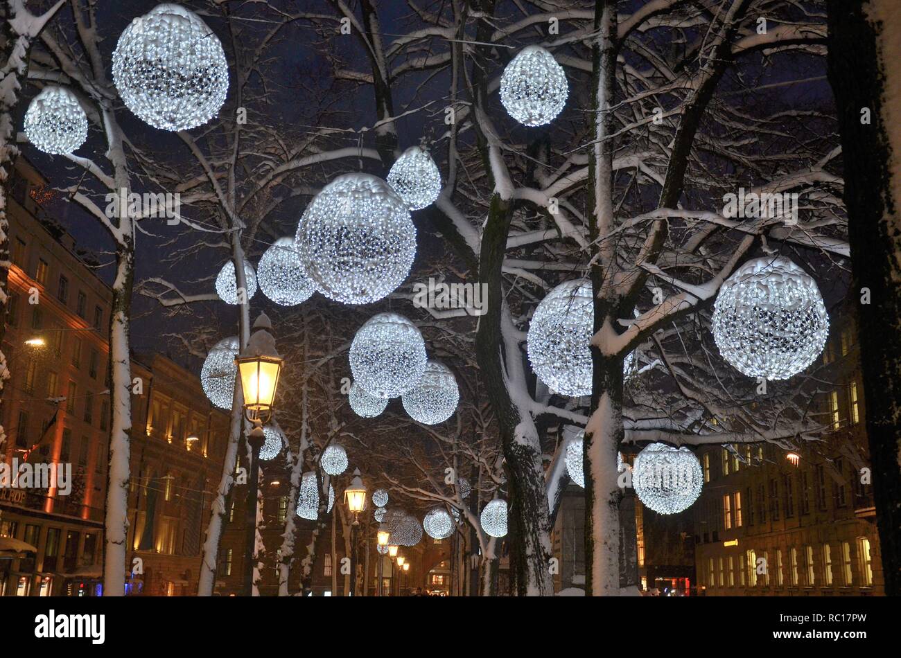 Winterszene am Promenadeplatz in München (Bayern, Deutschland) mit  Winterbeleuchtung Stock Photo - Alamy