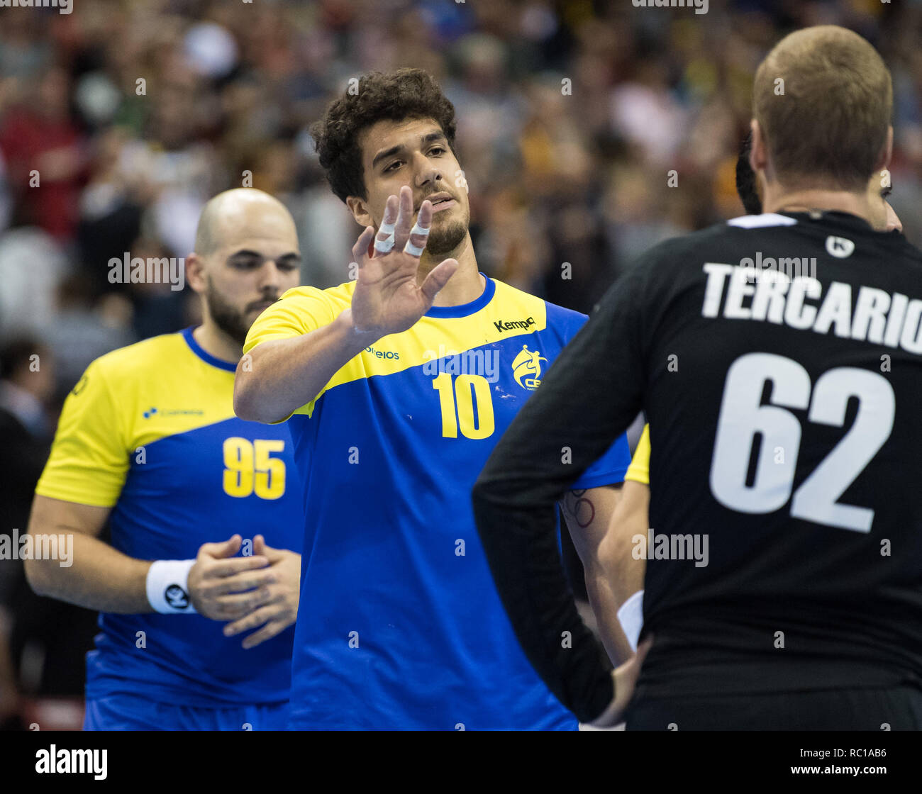 Berlin, Germany. 12th Jan, 2019. Handball: WM, Germany - Brazil, preliminary round, group A, 2nd matchday. The Brazilians (l-r) Gustavo Rodrigues and Jose Guilherme Toledo will join their goalkeeper Leonardo Tercariol at the end of the game. Credit: Soeren Stache/dpa/Alamy Live News Stock Photo