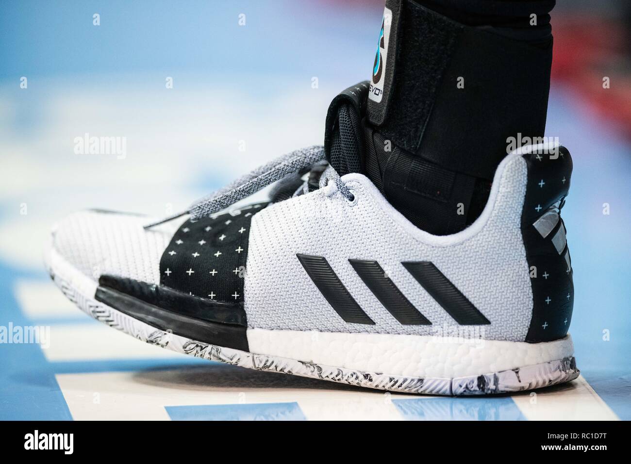 Adidas Heels High Resolution Stock Photography and Images - Alamy