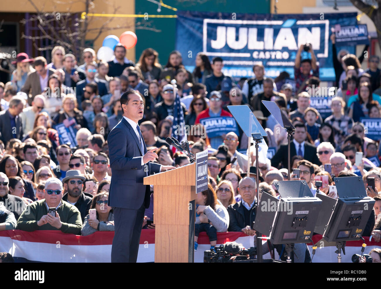 Former San Antonio mayor Julian Castro announces his presidential bid ...