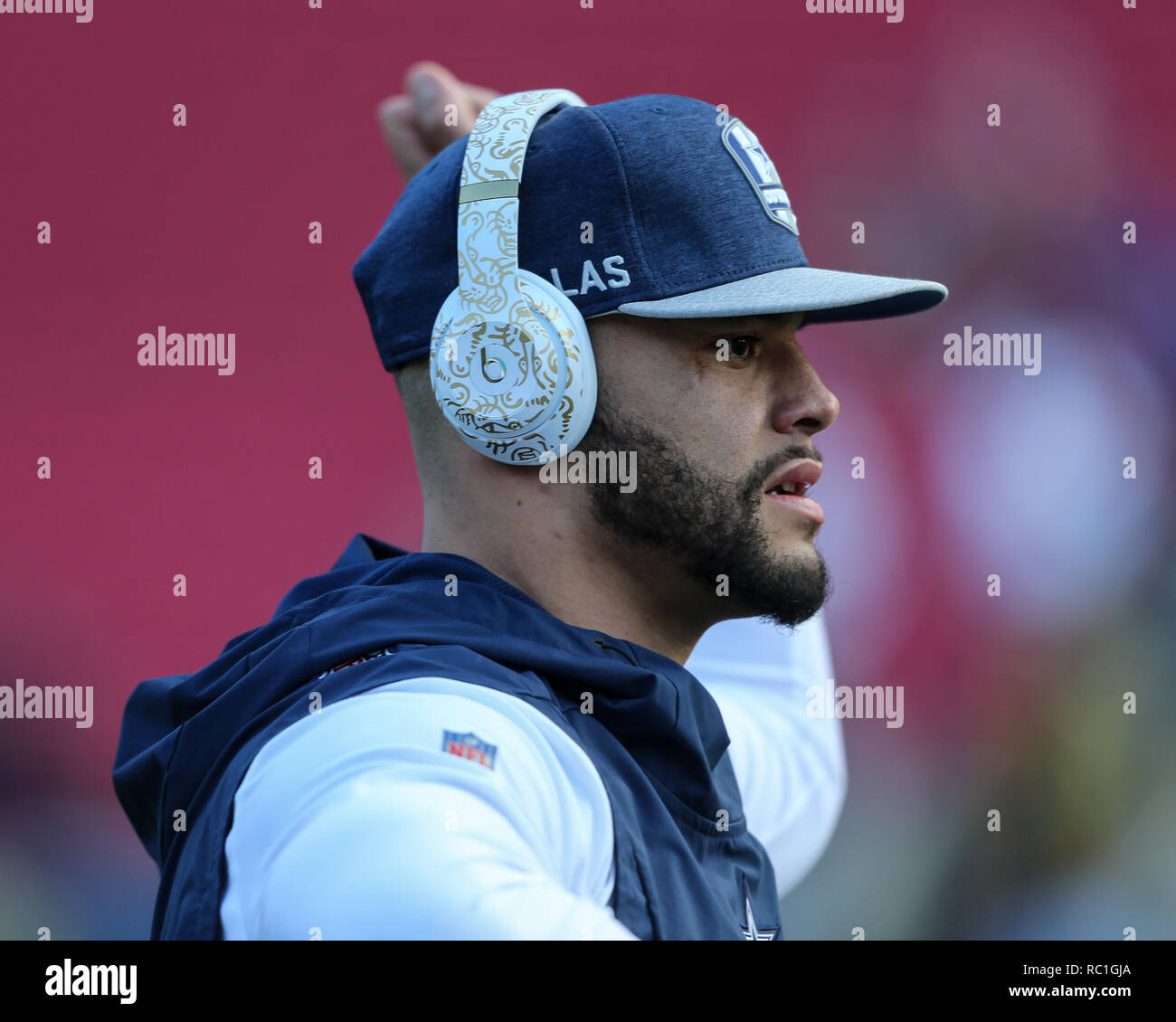 Beats studio red hi-res stock photography and images - Alamy