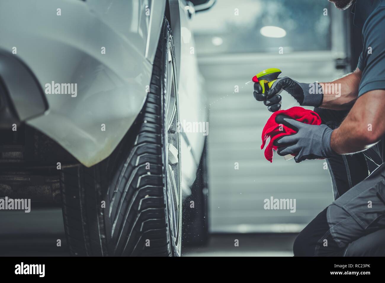 Car Alloy Wheels Cleaning with Special Stains and Oil Removing