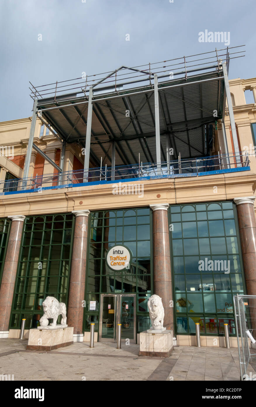 Roof Construction at Barton Square, intu Trafford Centre. Stock Photo