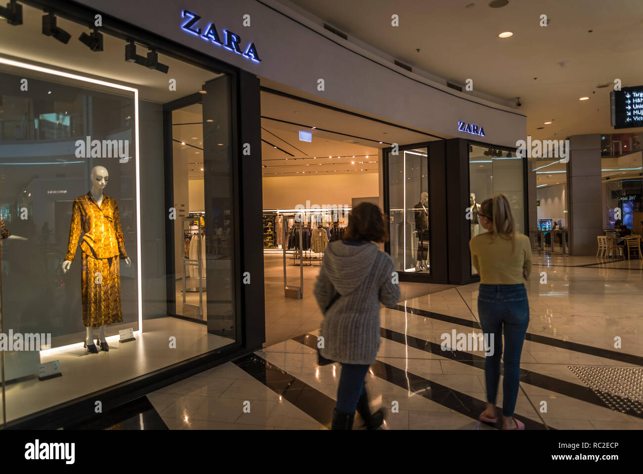 Zara clothes fashion store, Westfield shopping centre, Chatswood, Sydney,  NSW, Australia Stock Photo - Alamy